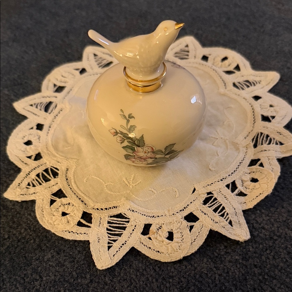 LENOX VINTAGE PAR-FUME BOTTLE